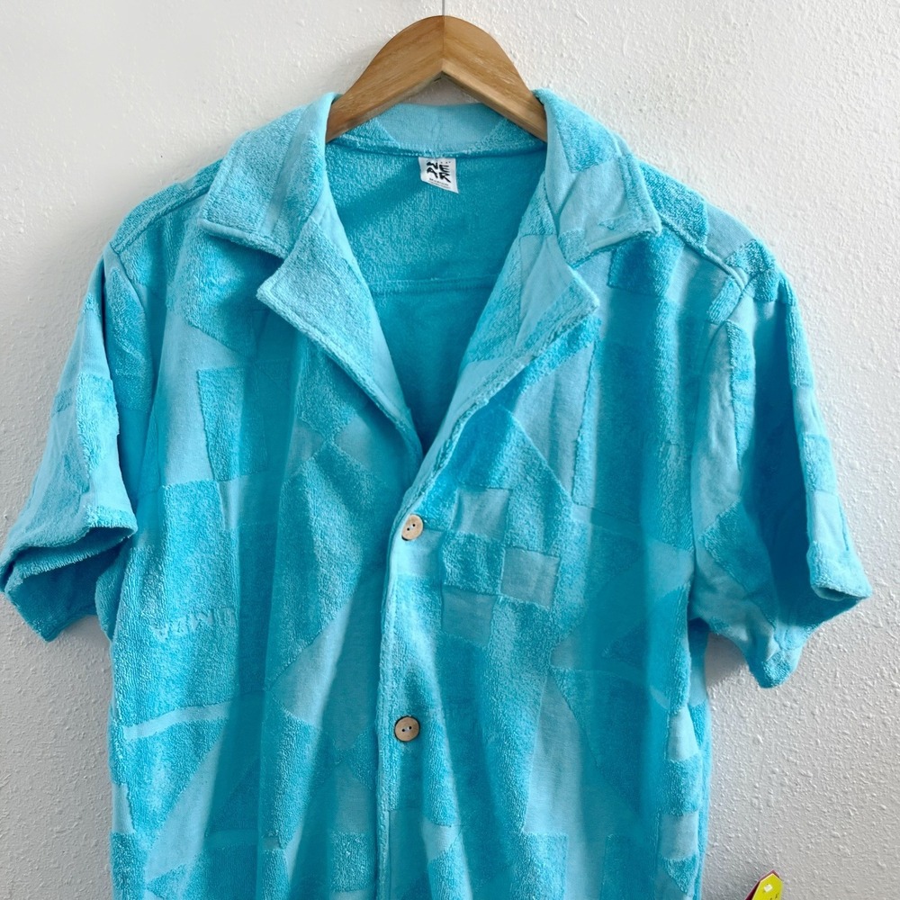 NWT ZUMBA Rays Terry Button Down Shirt Size Medium - Picture 5 of 9